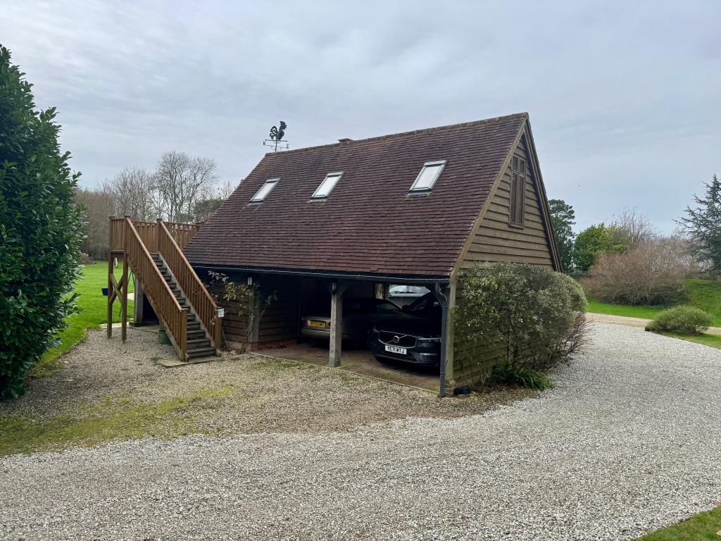 Lot: 43566 - COUNTRY ESTATE COMPRISING 5 BEDROOM MANOR HOUSE, WEDDING VENUE WITH 7 BEDROOM HOUSE, 6 ECO LODGES, 5 COTTAGES, 2 TENNIS COURTS, WORKSHOP AND ANCILLARY ACCOMMODATION - SET IN OVER 20 ACRES - Detached studio building